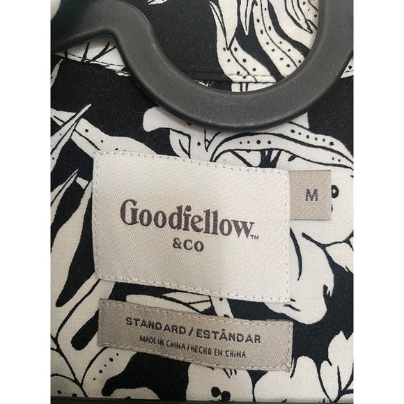 Good Fellow & Co Short Sleeve Button down Tropical print Shirt (M) - Picture 2 of 3